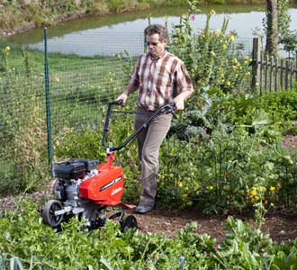 Motobineuse ou motoculteur ? Quelle machine choisir ?